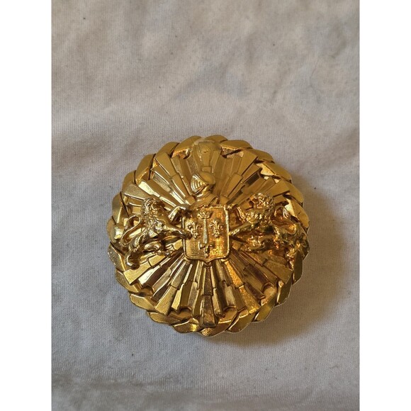 Heraldic Lion Rampant Knight Crest Metal Belt Buckle Gold Tone 80s 1.5" Wide EUC - Picture 4 of 4